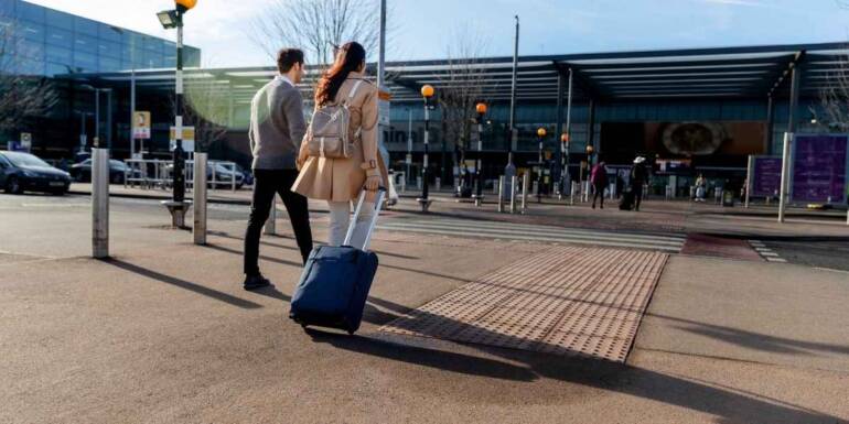 Top Reasons to Choose a Taxi for Your Heathrow Airport Transfers